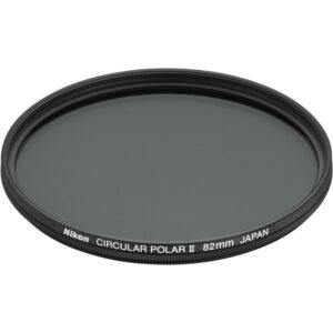 Filtro polarizador circular Nikon 82mm II gris oscuro, diseñado para cámaras.