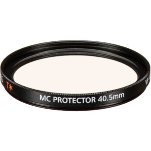 Filtro protector multicapa Sony 40.5mm de aluminio negro con texto blanco y naranja.