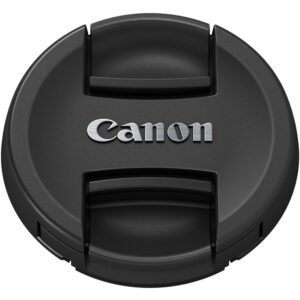 Tapa de lente Canon E-49 negra con logo plateado grabado, diseño curvo con ranuras laterales.