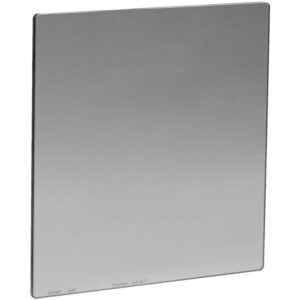 Filtro polarizador lineal NiSi 6.6x6.6" plateado mate para lentes fotográficos.