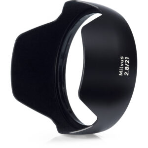 Parasol ZEISS para objetivo Milvus 21 mm f/2.8, negro mate, con inscription blanca.