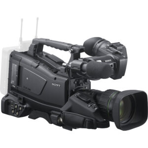 Videocámara profesional Sony PXW-X400KC negra con lente de zoom 20x, micrófono y antenas.