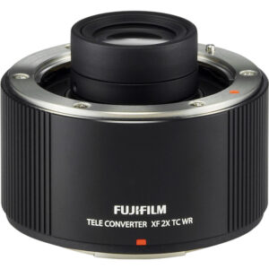 Teleconvertidor FUJIFILM XF 2X TC WR para lentes, cuerpo negro texturizado.