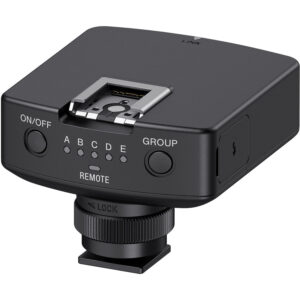 Receptor de radio inalámbrico Sony FA-WRR1 en negro, con botones ON/OFF, GROUP y luces indicadoras A-E, y zapata de montaje.