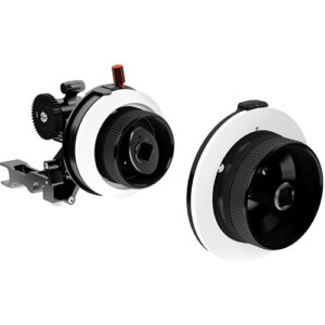 Seguidor de foco ARRI MFF-2 con acabado negro, blanco y detalles rojos, dos unidades mostradas.