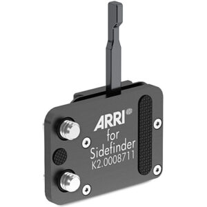 Soporte metálico ARRI negro para visor electrónico SmallHD Sidefinder, con tornillos plateados y grabado.