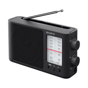 Radio portátil analógica Sony ICF-506 negra, con antena extensible, dial de sintonía y perillas de volumen.