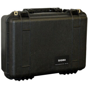Estuche rígido negro Sigma PMC-001, ideal para lentes de cine, con cierre seguro y textura robusta.