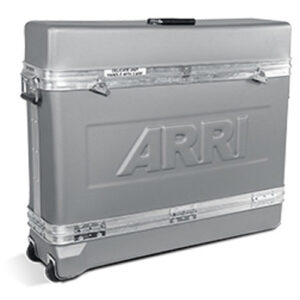 Estuche ARRI V2 gris claro moldeado para S60-C Single SkyPanel, con ruedas y cierres metálicos.