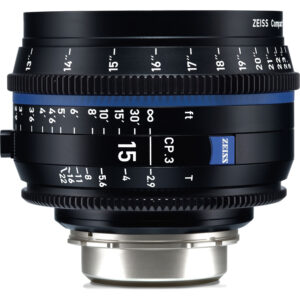 Lente ZEISS CP.3 15mm T2.9 compacta con marcas de enfoque en pies.