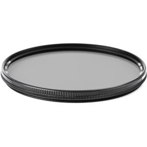 Filtro polarizador circular NiSi 72 mm Pro con marco de metal negro dentado.