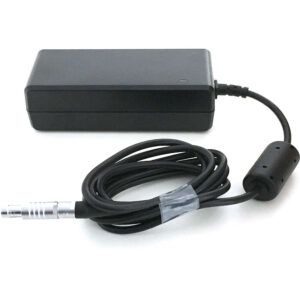 Fuente de alimentación ARRI RPS-1 negra con cable enrollado y conector metálico.