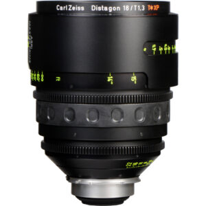 Lente ARRI Master Prime 18mm T1.3 en color negro, con marcas en pies y enfoque.