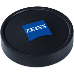 Tapa de lente frontal redonda negra texturizada ZEISS CP.3 con logo azul.