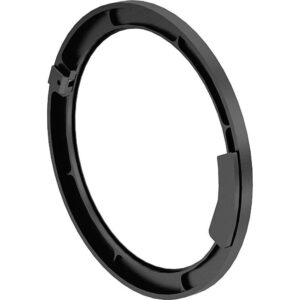 Adaptador ARRI negro de 138 mm a 4.5", con clips de montaje y borde texturizado.