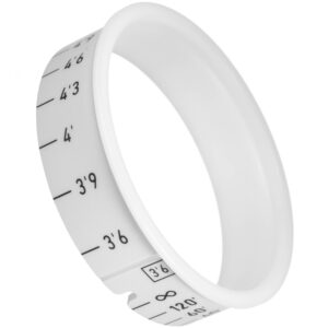 Anillo de enfoque ARRI blanco con marcas de 3'6" a 4'6" para controles inalámbricos de lente.
