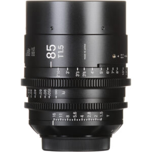 Objetivo Sigma 85mm T1.5 FF Prime negro para cine, con marcas de distancia en pies.