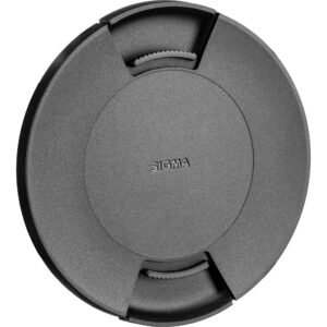 Tapa de lente Sigma LCF-105 III negra de 105mm con logo en relieve y cierres laterales.