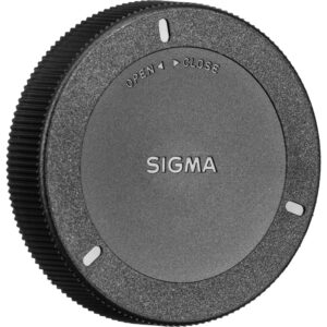 Tapa trasera Sigma LCR II para lentes Sigma SA, negra, texturizada, con indicadores Open/Close.