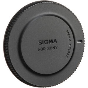 Tapa de cuerpo Sigma para montura Sony A, negra, con indicación de apertura y cierre.