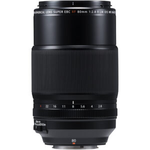 Lente FUJIFILM XF 80mm f/2.8 R LM OIS WR Macro, negro, con detalles de enfoque y apertura.