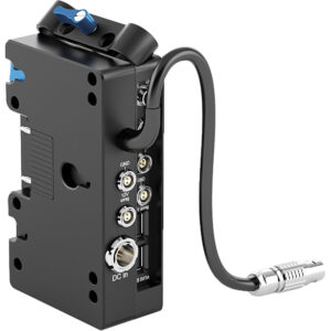 Caja divisoria ARRI Gold Mount Mk II negra con puertos DC in, 12V, V y GND, y cable plateado.