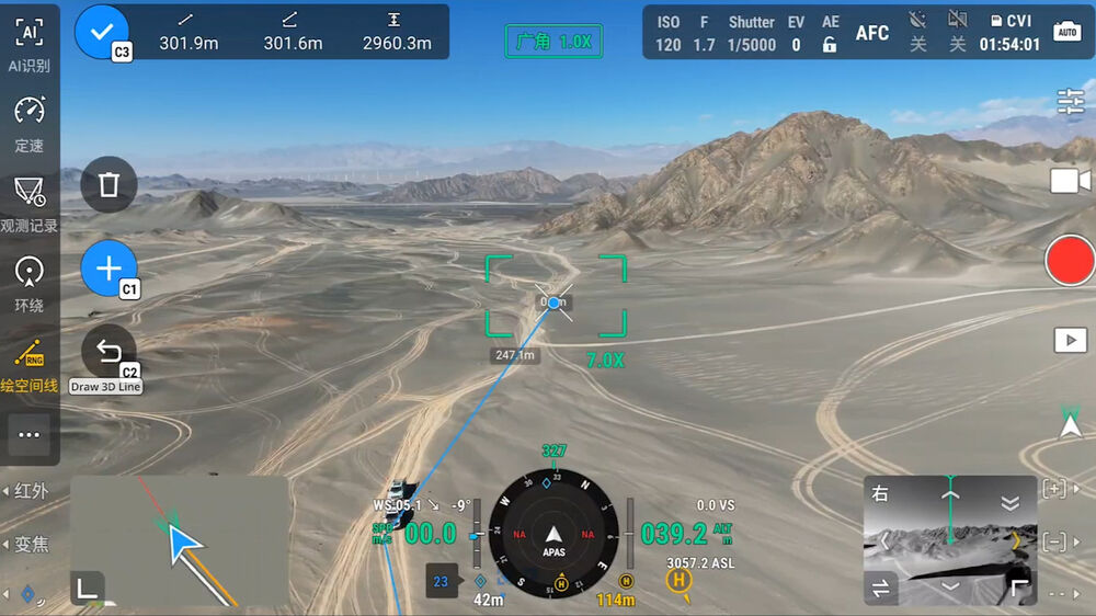 DJI Matrice 4E Drone sobrevolando desierto árido con controles y datos de vuelo visibles.