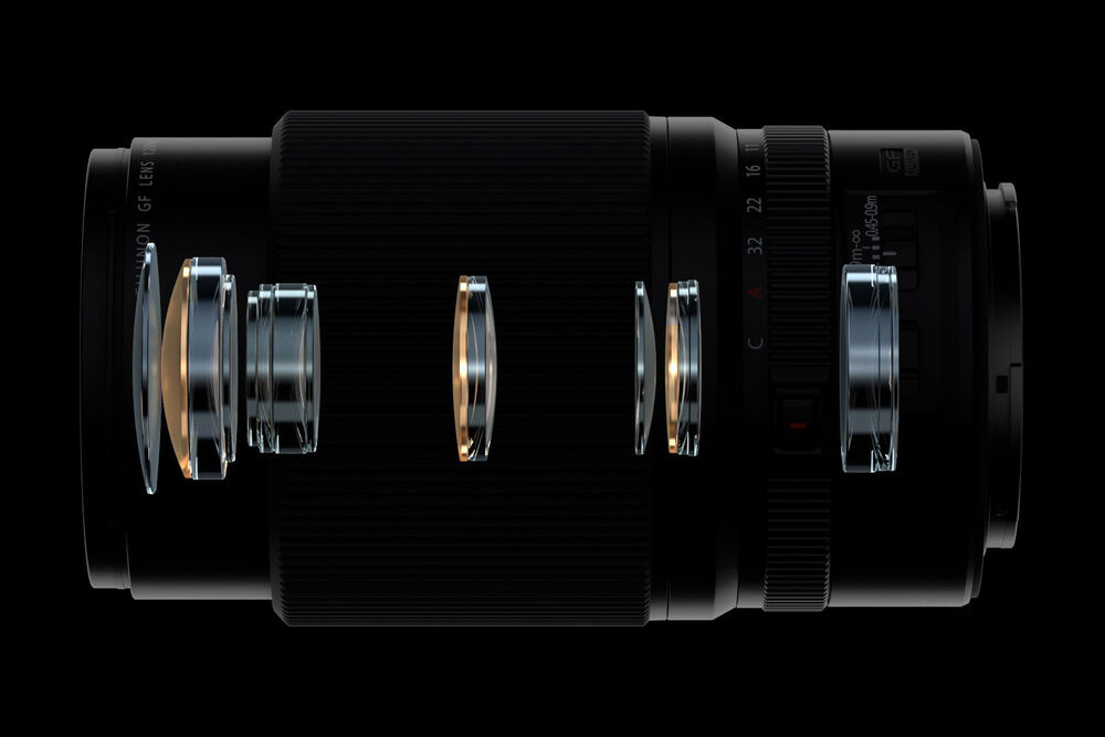 Explosión de lente FUJIFILM GF 120mm f/4 Macro R LM OIS WR, mostrando elementos internos ópticos y marcas de enfoque.